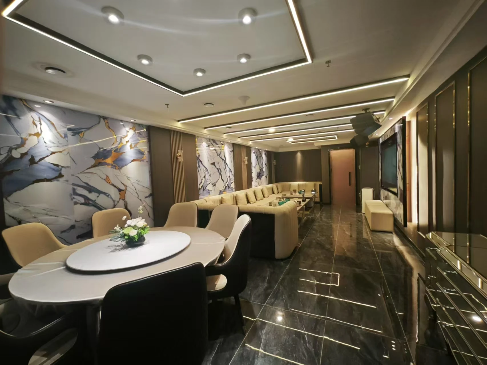 长春欢乐迪商务KTV预订：把夜色唱进灵魂深处