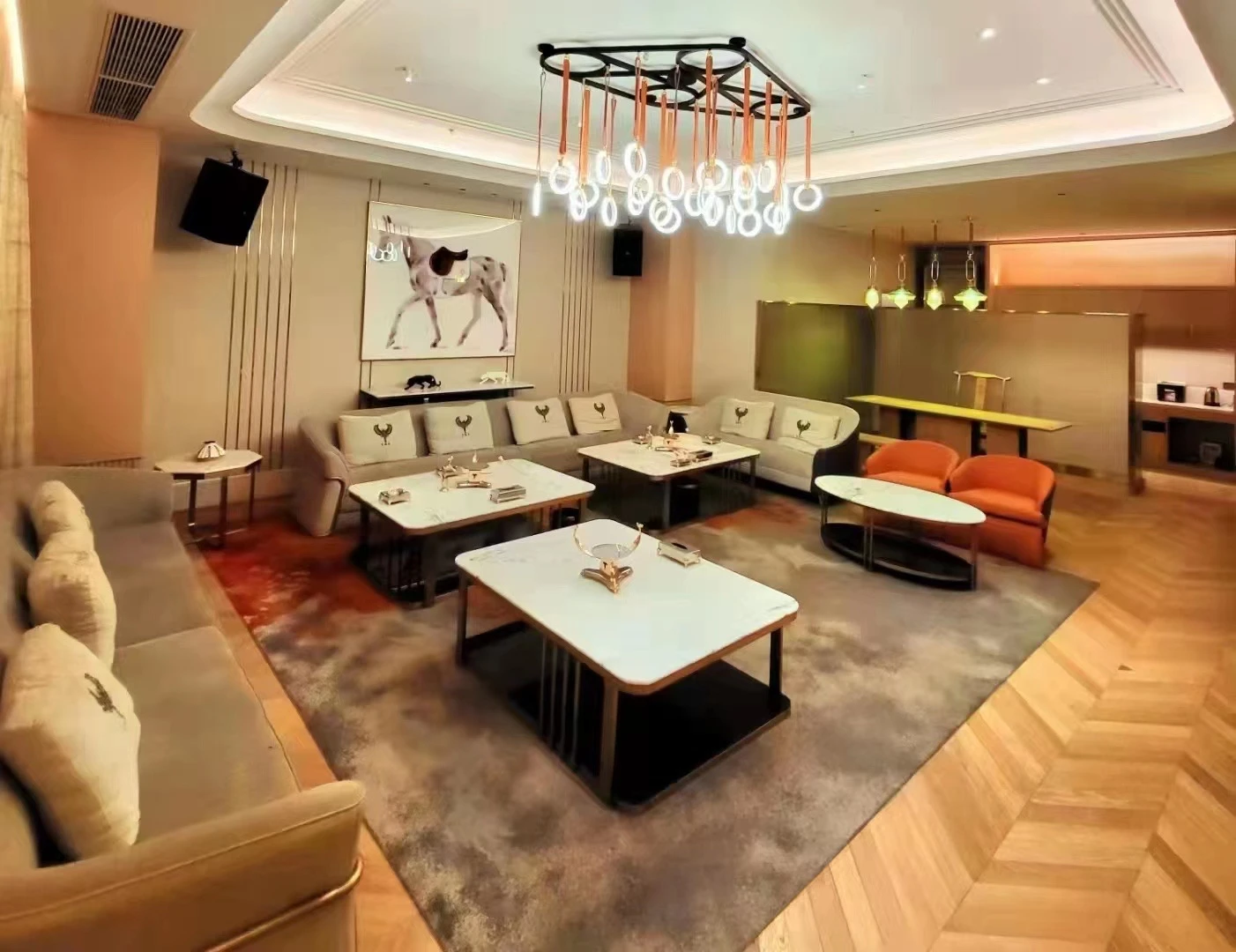 桂林金色皇都商务KTV：皇权是夜色的另一种写法