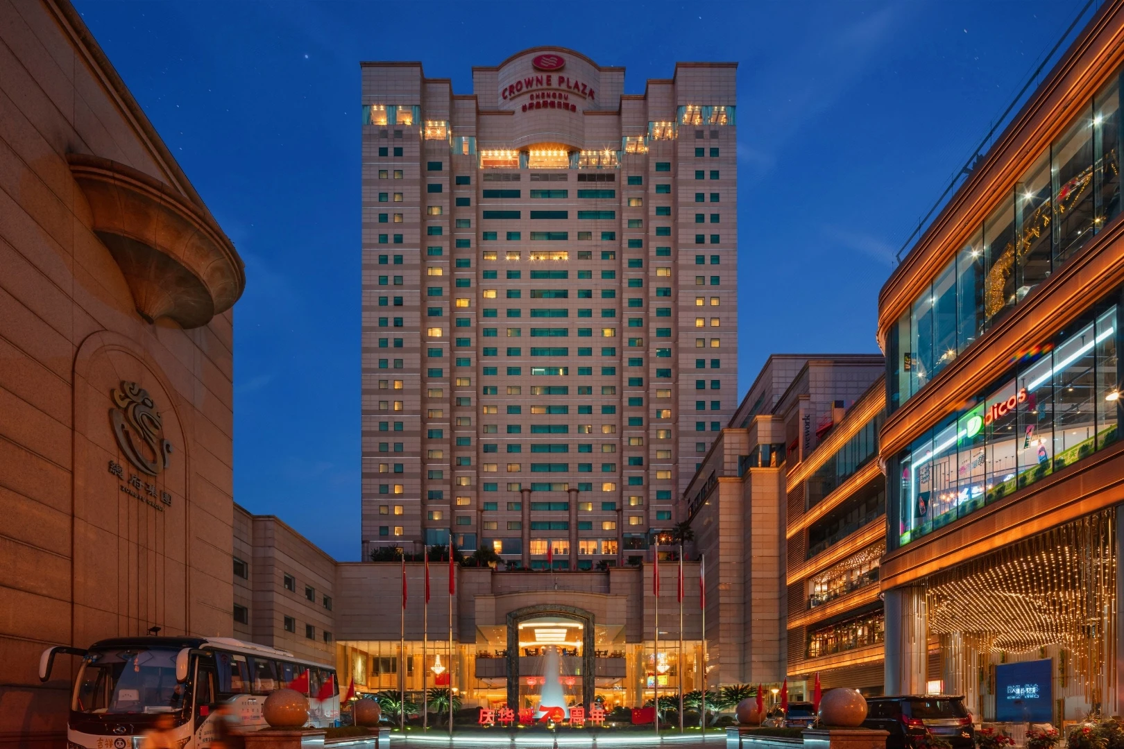 成都总府假日皇冠商务KTV预订｜城市夜色里的温柔归宿