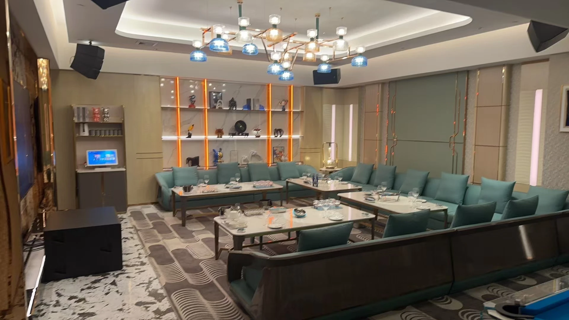 三亚9号公馆商务KTV舞台表演