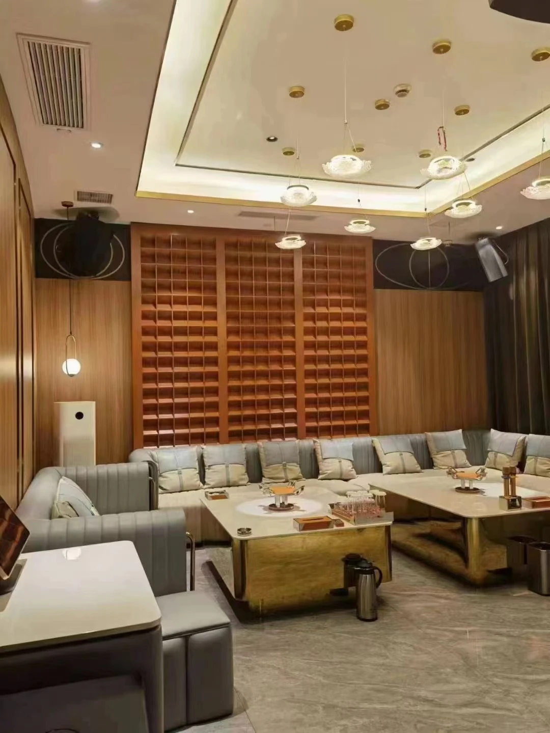 吉安商务御尊KTV甄空舞台