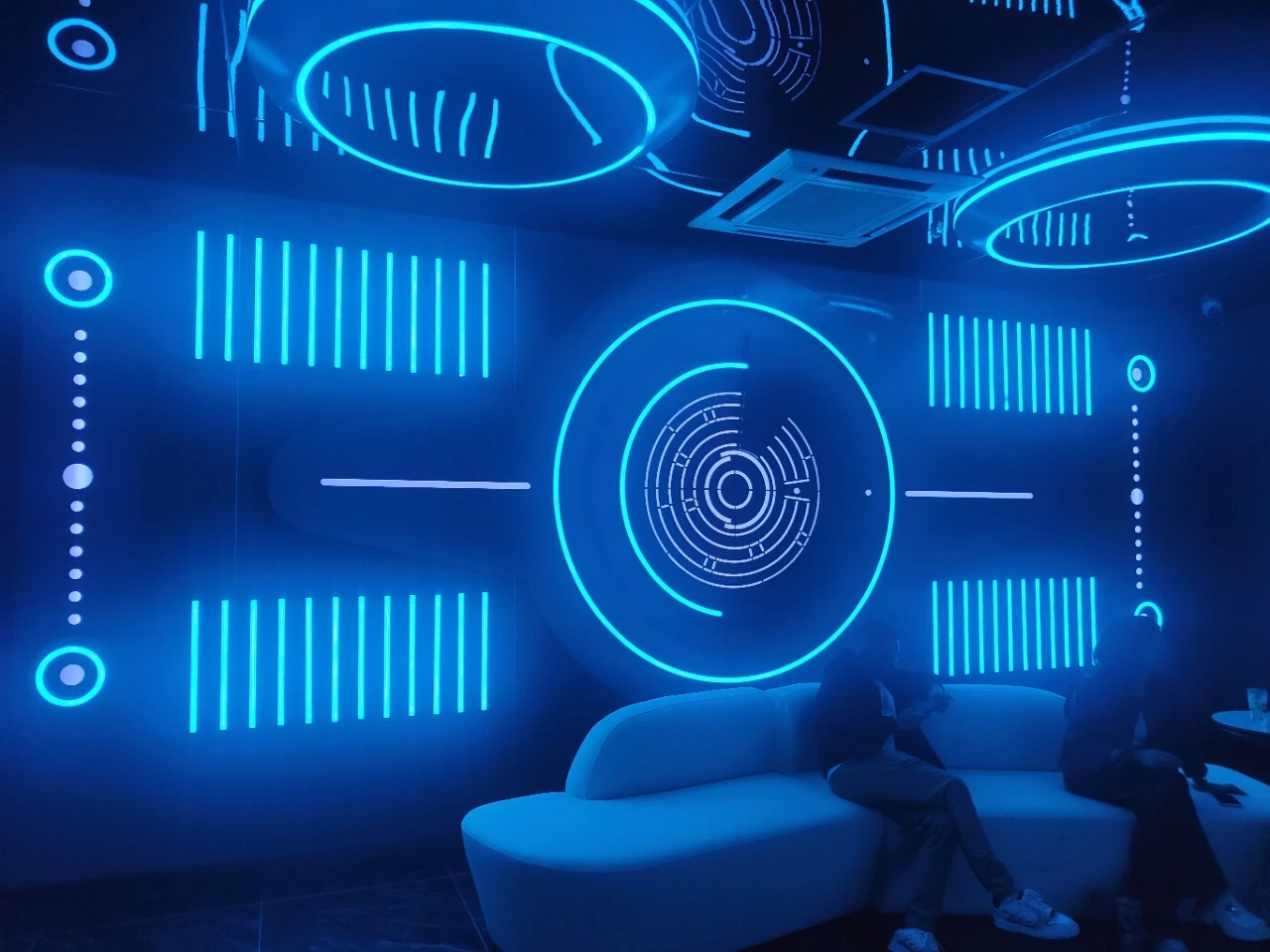 成都商务KTV山楂树：让夜晚像树影一样温柔地拥抱你