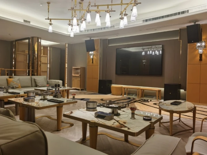 麒麟汇商务KTV走廊灯光氛围