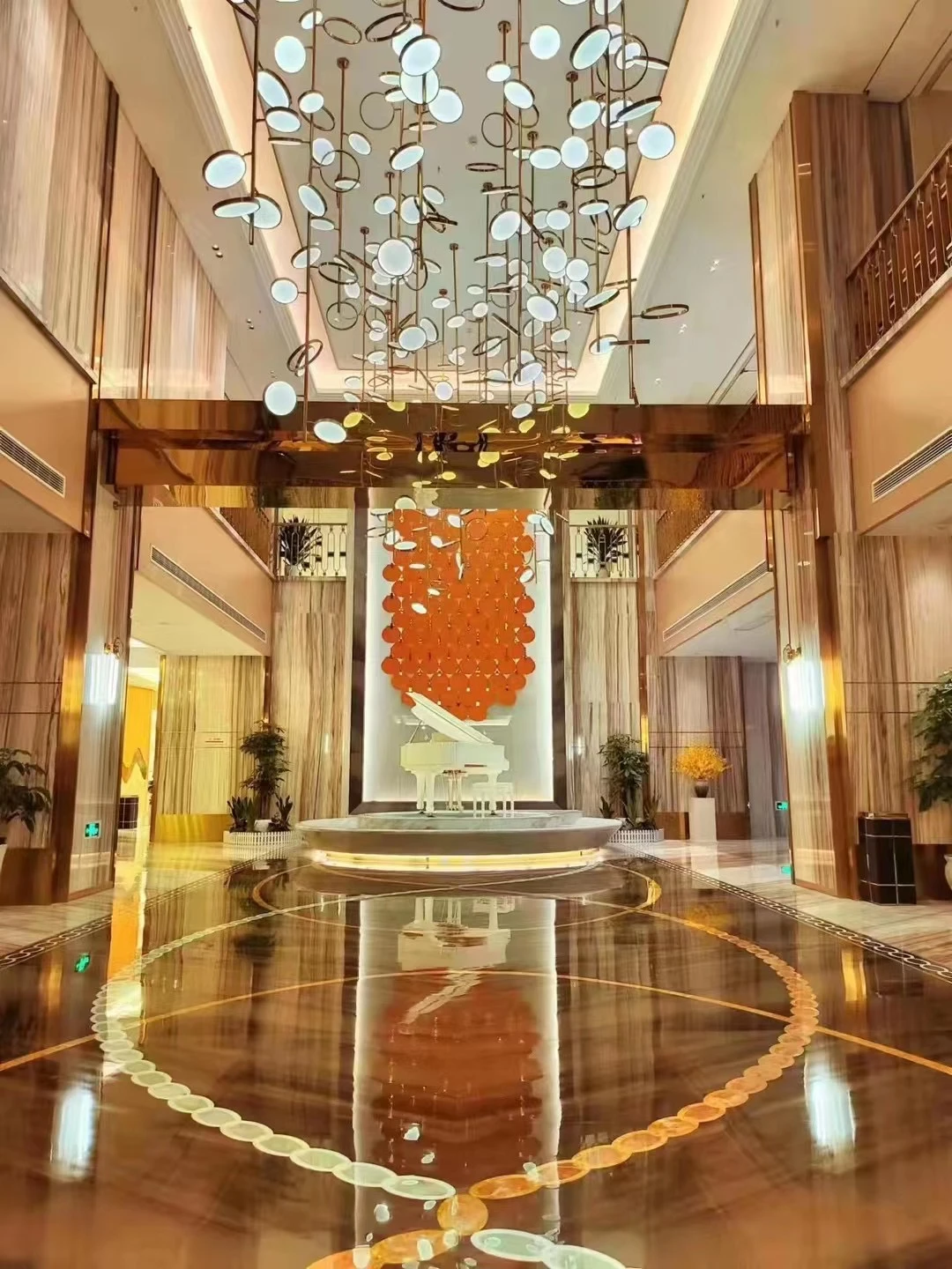 柳州金碧辉煌商务KTV：在光影之间，把夜晚镀上一层金