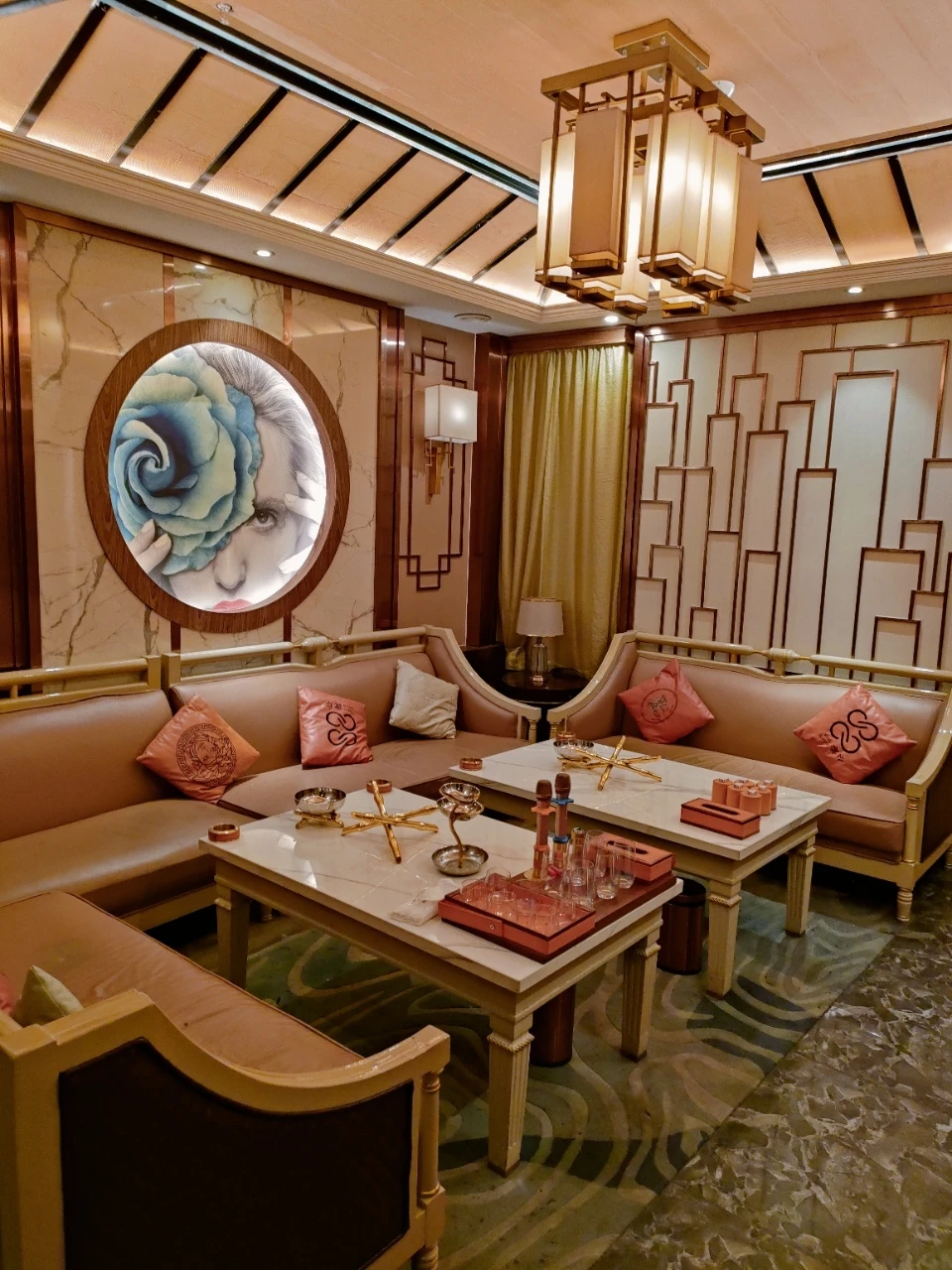 乐山皇家壹号商务KTV预订 | 无标价夜宴，只留给懂的人