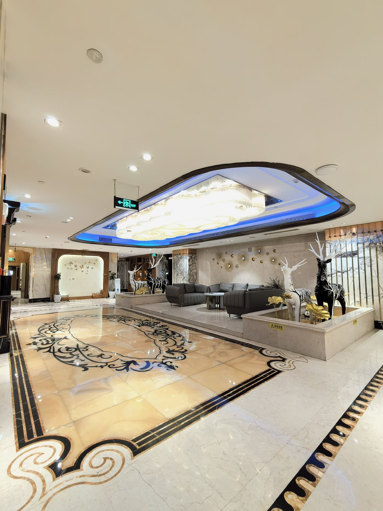 桂林金色铭人商务KTV：在金色里铭刻你的名字