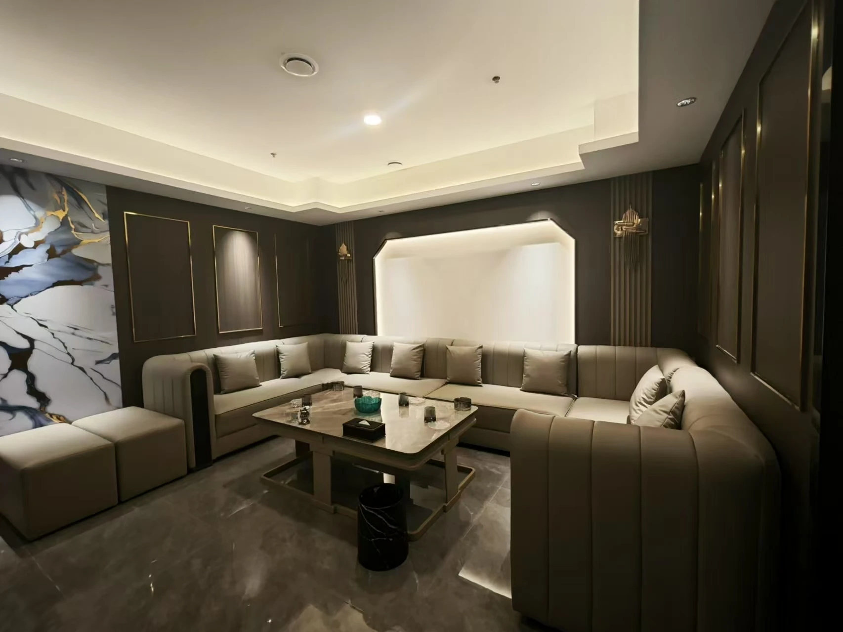 西宁商务KTV欢乐迪：夜色深处，只为懂你而来