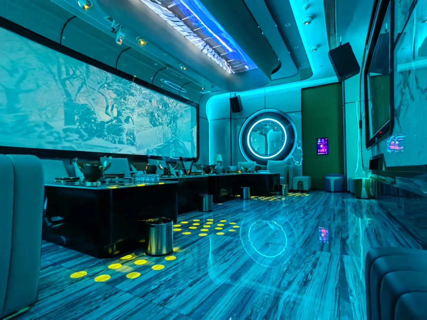 张家界星辉国际商务KTV星空走廊